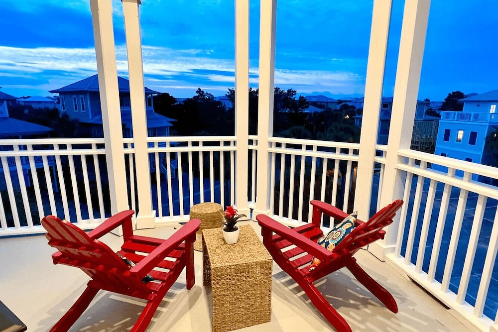 30A Emerald Waters by Avantstay Pool + Bikes + Bonfires