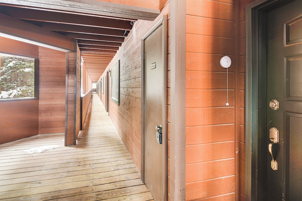 Walk to Winter Park Resort: Condo w/ Hot Tub!
