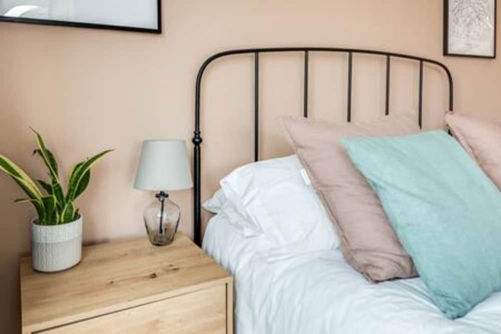 Family-friendly Getaway - Garden Parking Sleeps 7