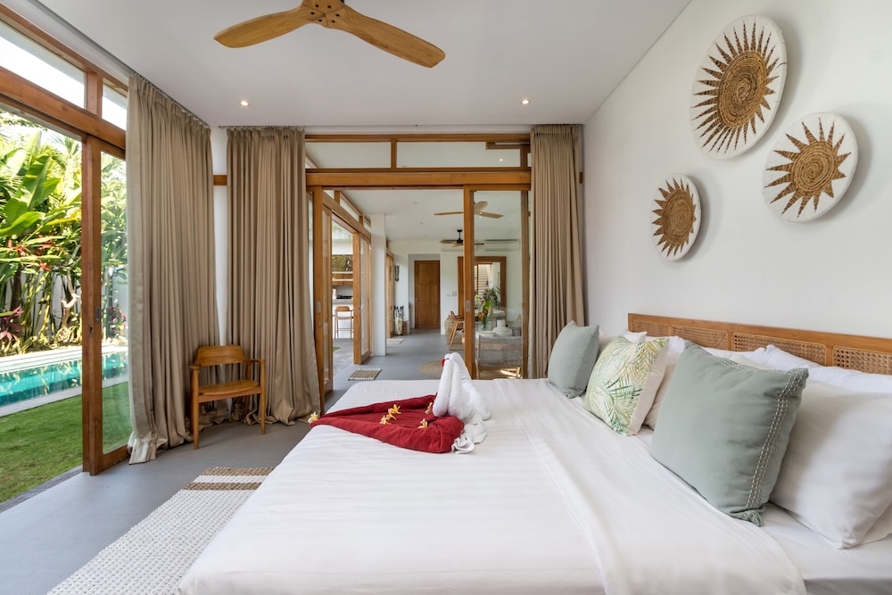 Beautiful Boho-chic 4br Tropical Villa in Pererenan Canggu