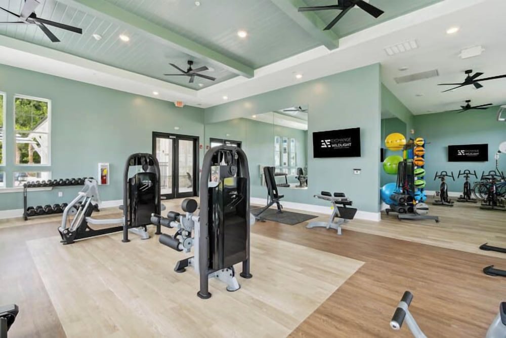 Luxurious Apartments - Pool Gym Bikes