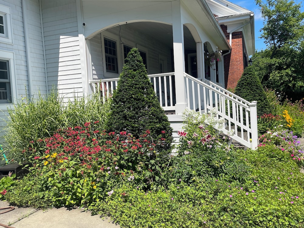 Dodds Brick House Bed & Breakfast