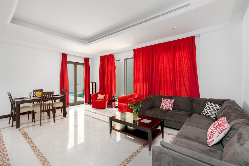 Exclusive 4BR Villa w Private Pool Beach
