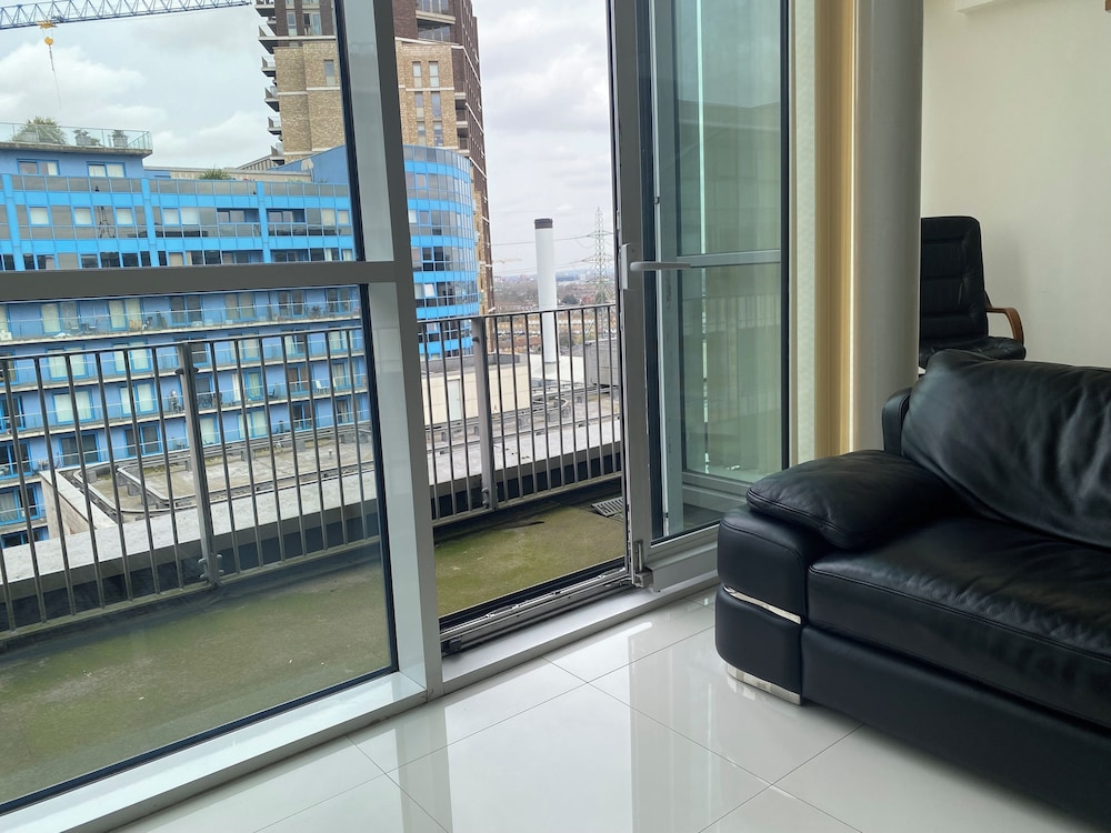 Cosy 3 bed Penthouse in Royal Docks London