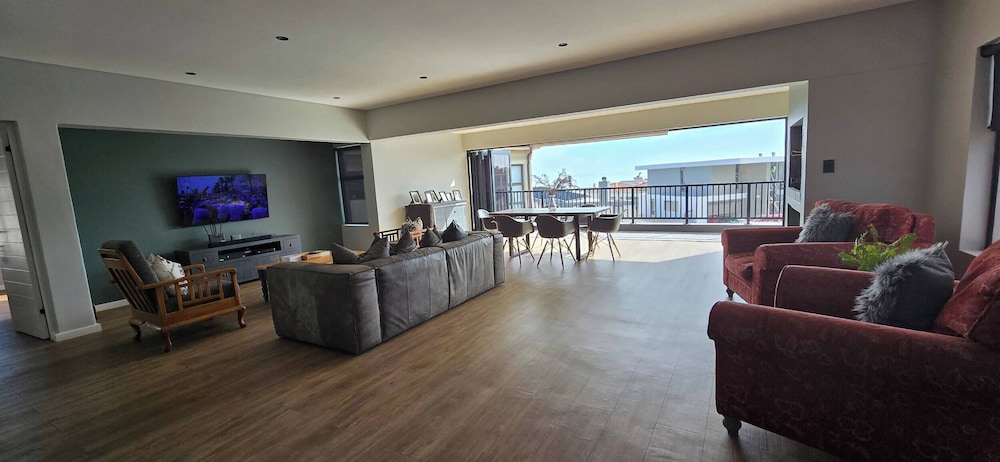 Seaside Retreat in Langebaan With Hot Tub and BBQ