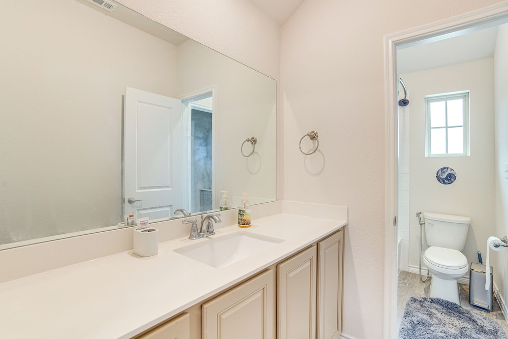 Walk to Lake Ray Hubbard: Spacious Family Home!