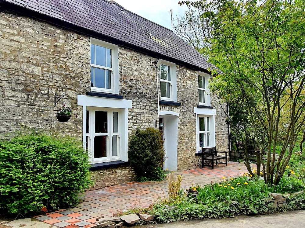 Cringoed House