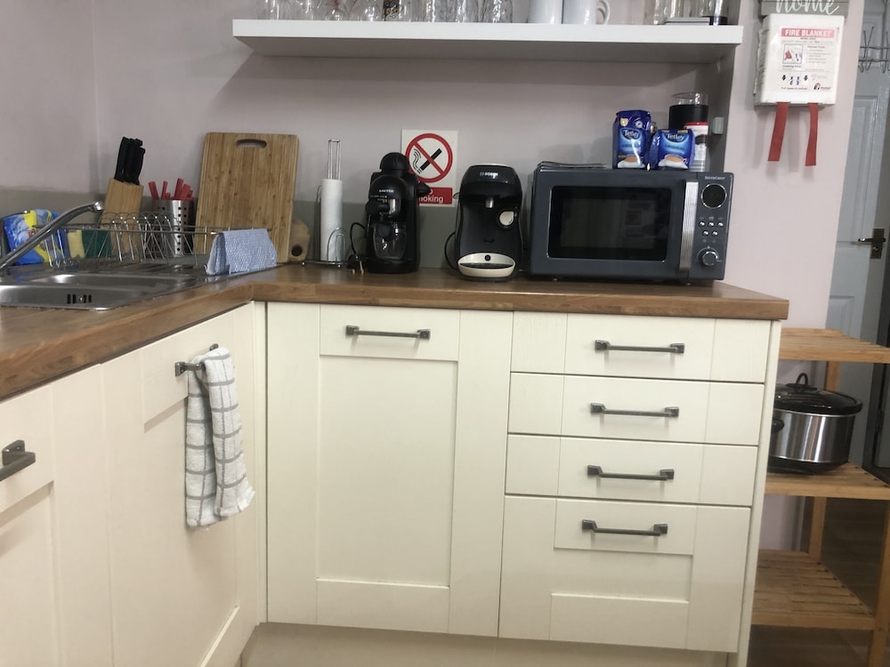 Superb Apartment With Sky Glass TV and Netflix view 3