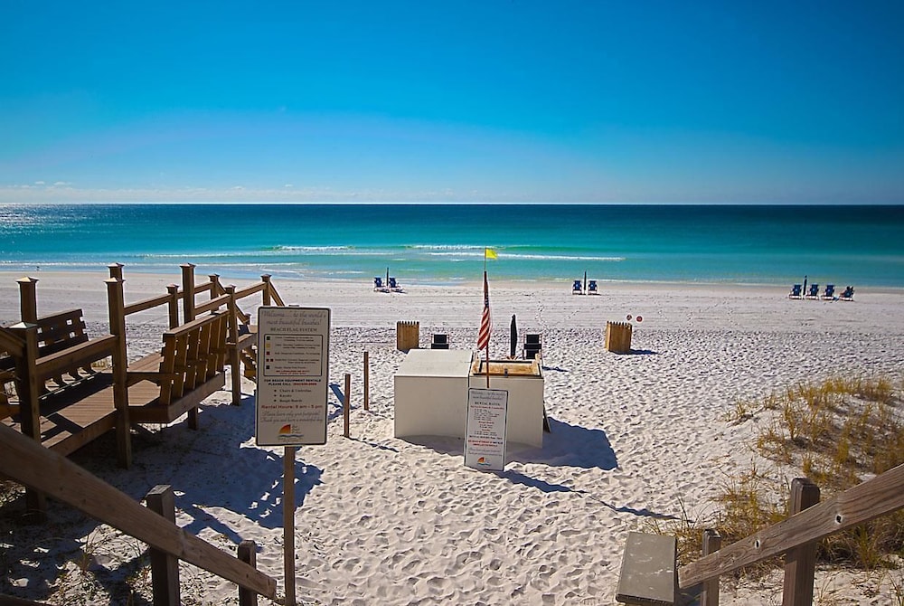 Villa Playa 5 Bedroom Holiday Home by Five Star Properties