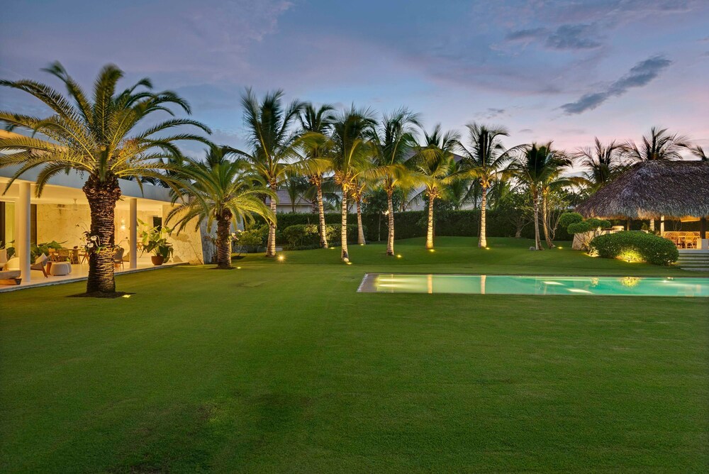 Magnificent 5BR Modern Tropical Villa With Pool