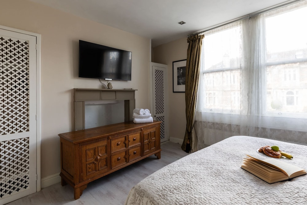 Stylish 4-bedroom Townhouse in the Heart of Bath