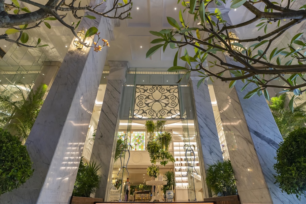 Au Lac Charner Hotel 52