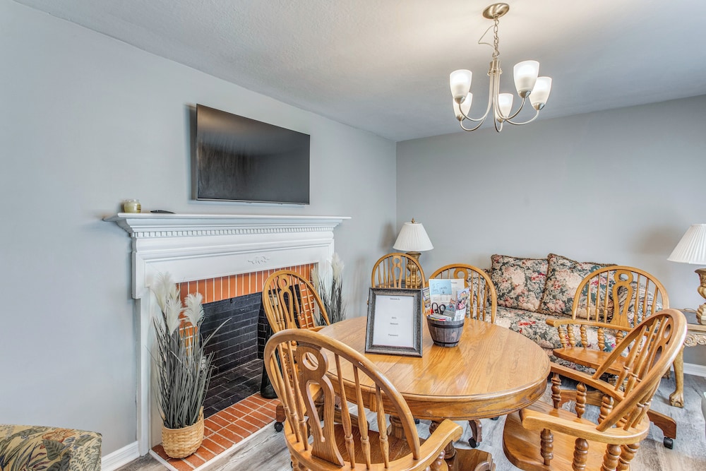 4 Mi to Loris Nature Park: Family Home w/ Yard