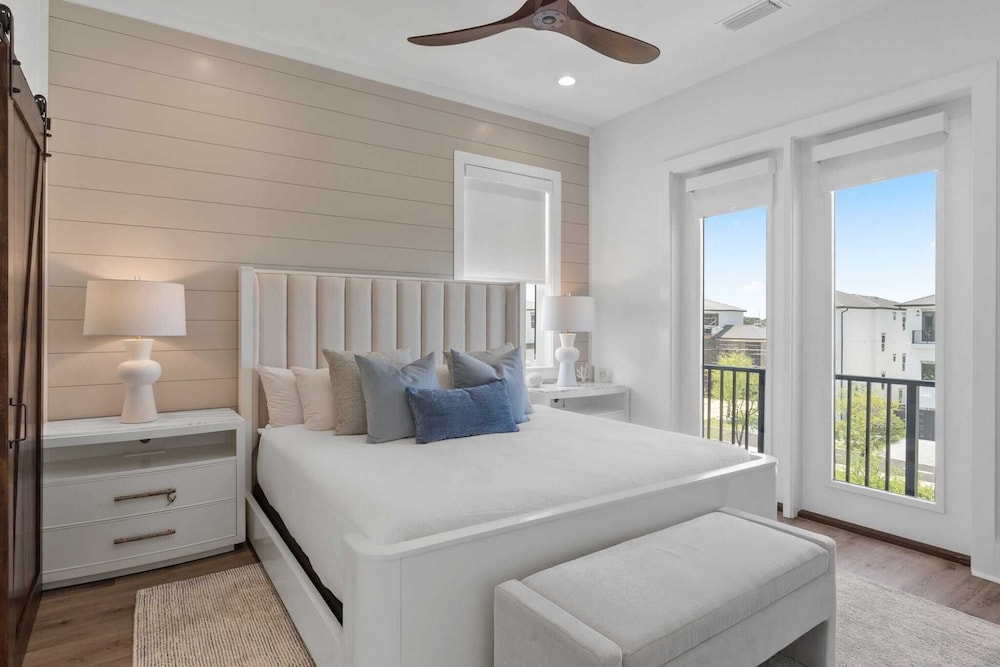 Pool, Hot Tub, Firepit, Walk to Beach Near Gulf Place