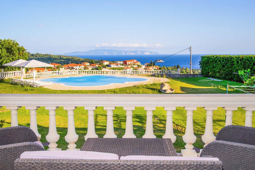 Villa Feinikas