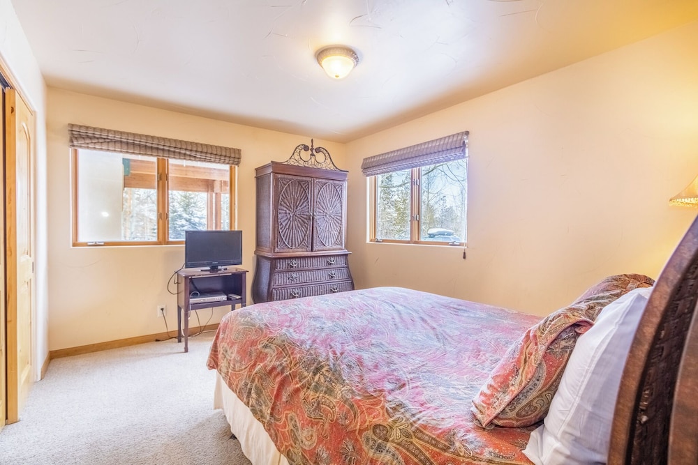 213 County Road 1041