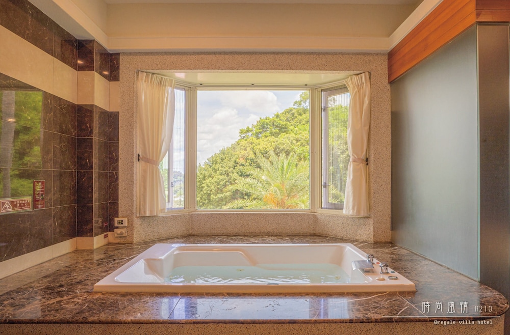 Regale Villa Hotel