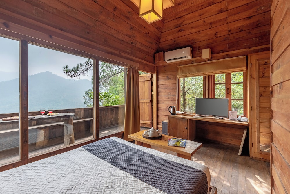 Alaya Stays Suro Woodcrest Chalet