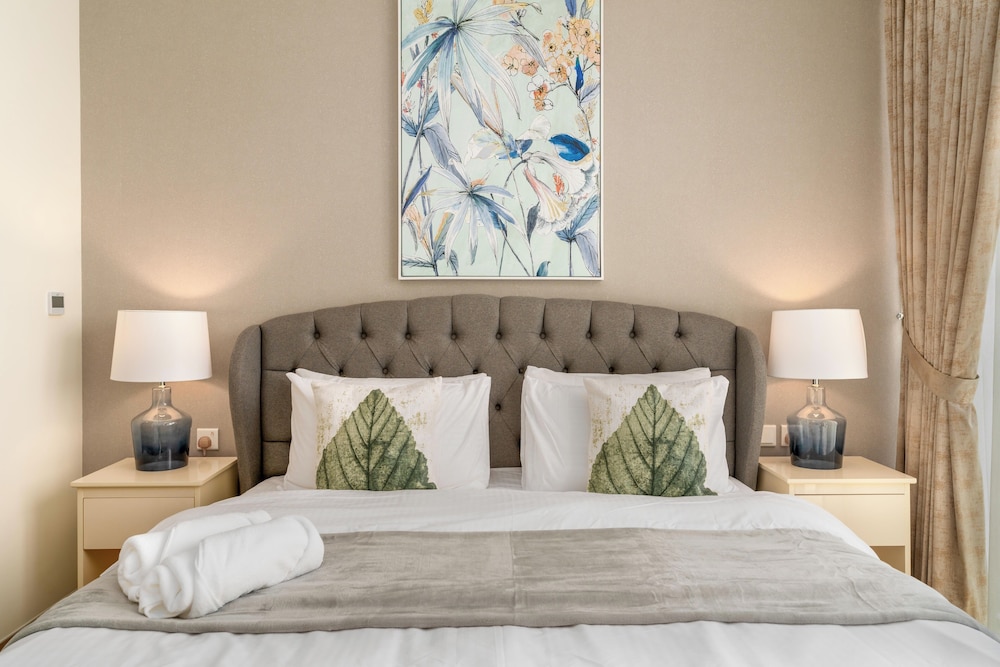 Whitesage - Super Spacious Apt with Dubai Garden Glow Views