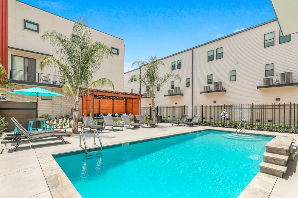 Bienville 4BR Stunning Townhouses Mid City - Image 2