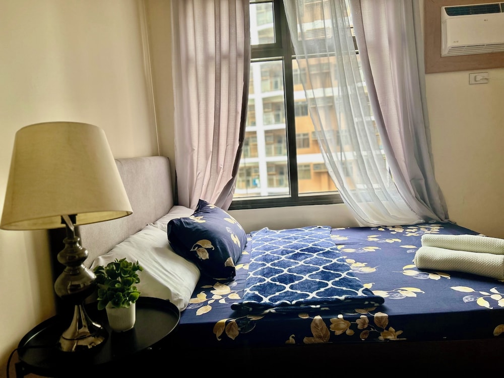 Manila Bay View - 1BR with balcony