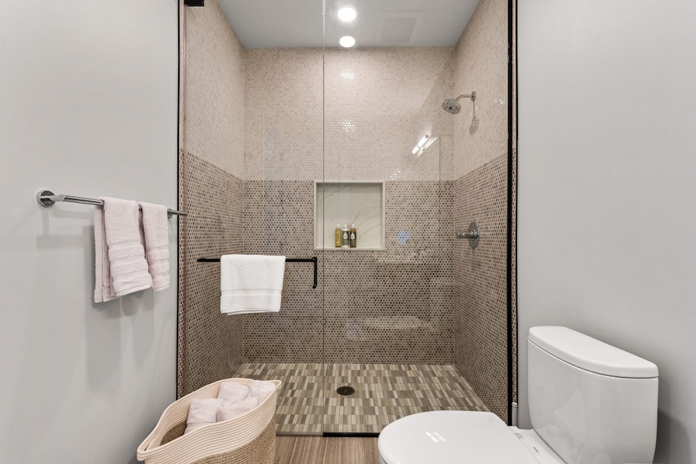 Luxury Penthouse 3BR Prime Location