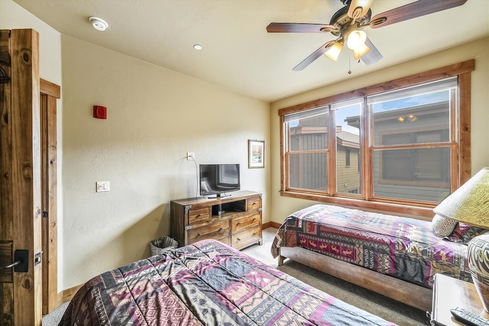 S Off Main #4 2 Bedroom Condo by RedAwning