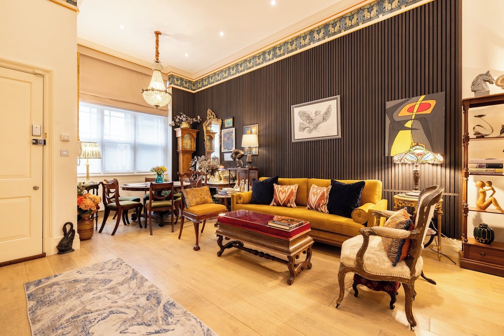 Large 4-bed 8-guests W/patio 1841 House Paddington