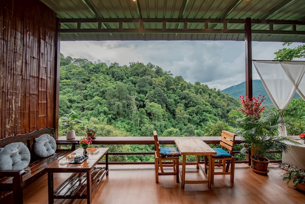 Hubkhaosawan homestay