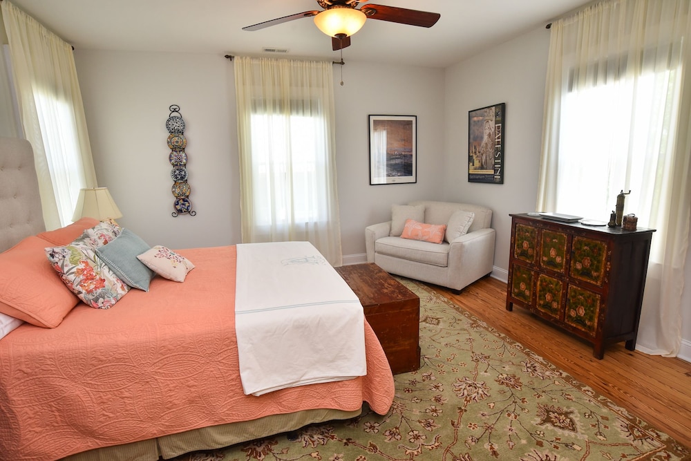 Alyssa House Bed & Breakfast