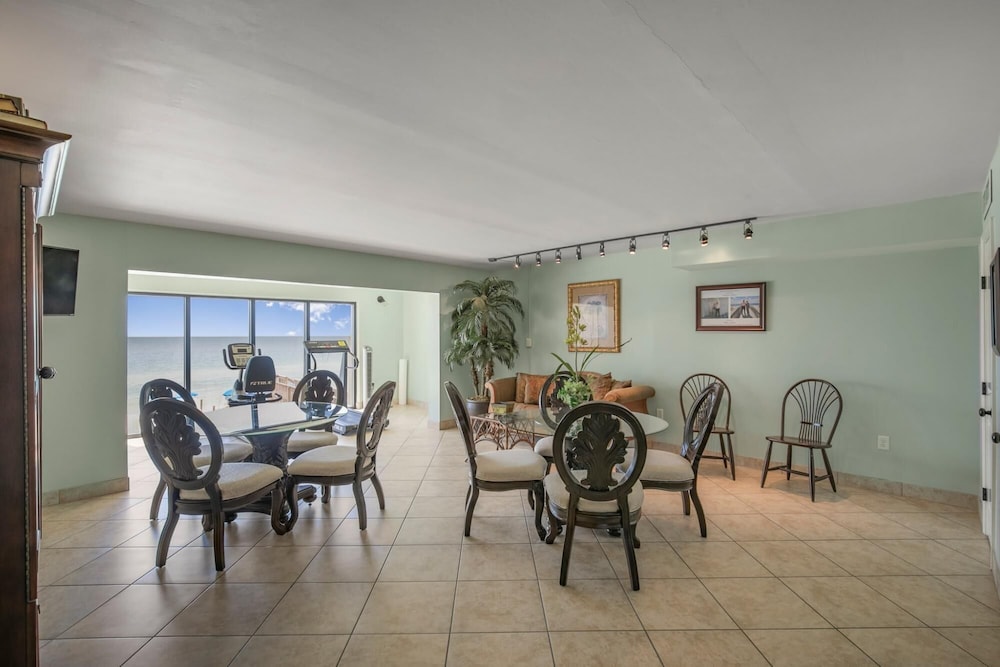 Beachfront Condo With Sunroom Outdoor Pool