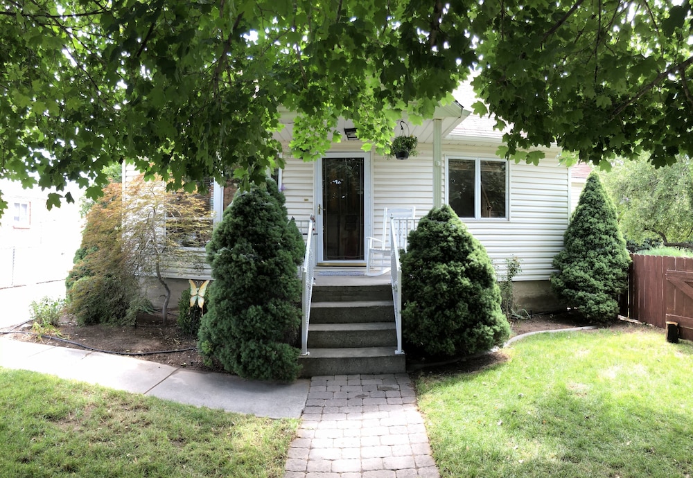 Midvale Home 4 Bedroom Home by Redawning view 5