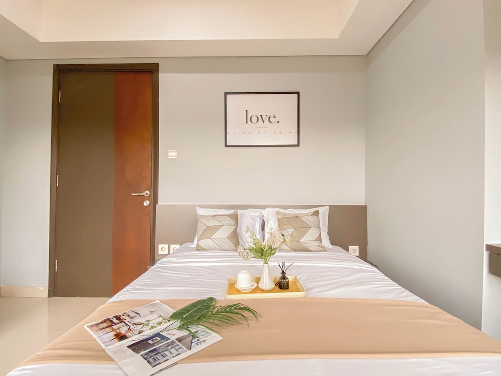 Simply Look And Best Deal 2BR at Pollux Chadstone Apartment