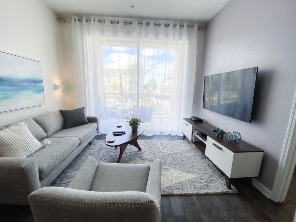 Fountain View. New! 3 Bedroom Condo by RedAwning