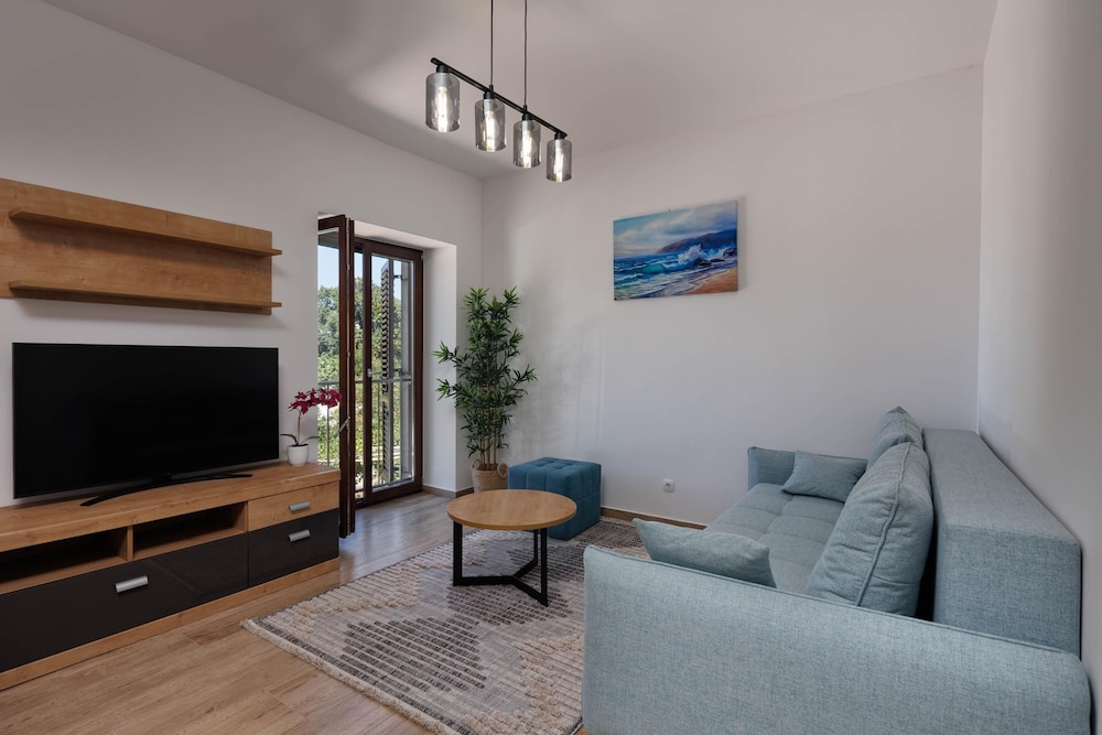 Seafront Apartment Nana 1