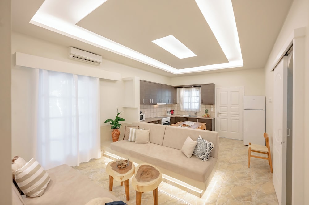 Loukas & Emma Eco Houses