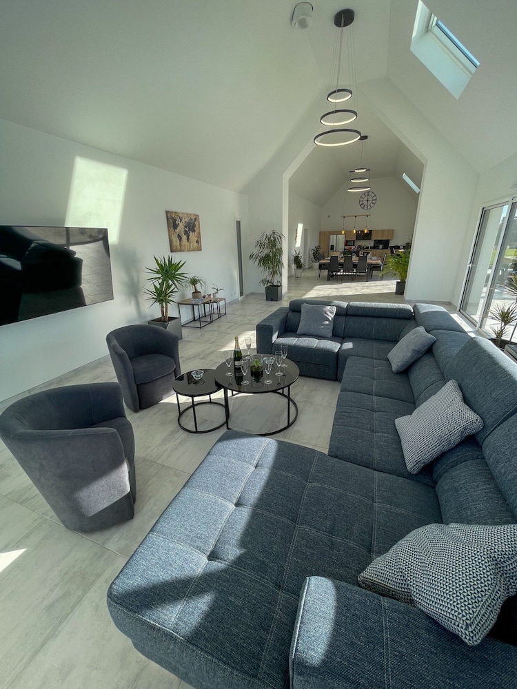 House in Ploudalmezeau With Heated Pool & Beaches