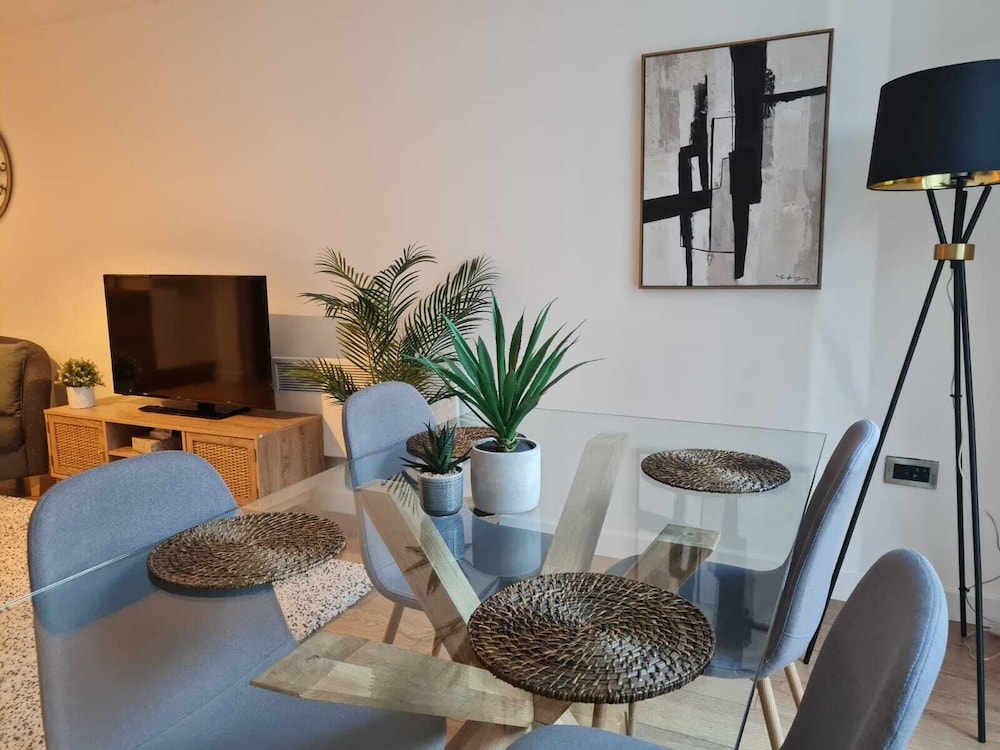 Sheffield 2nd Fl Great City Apartment view 4
