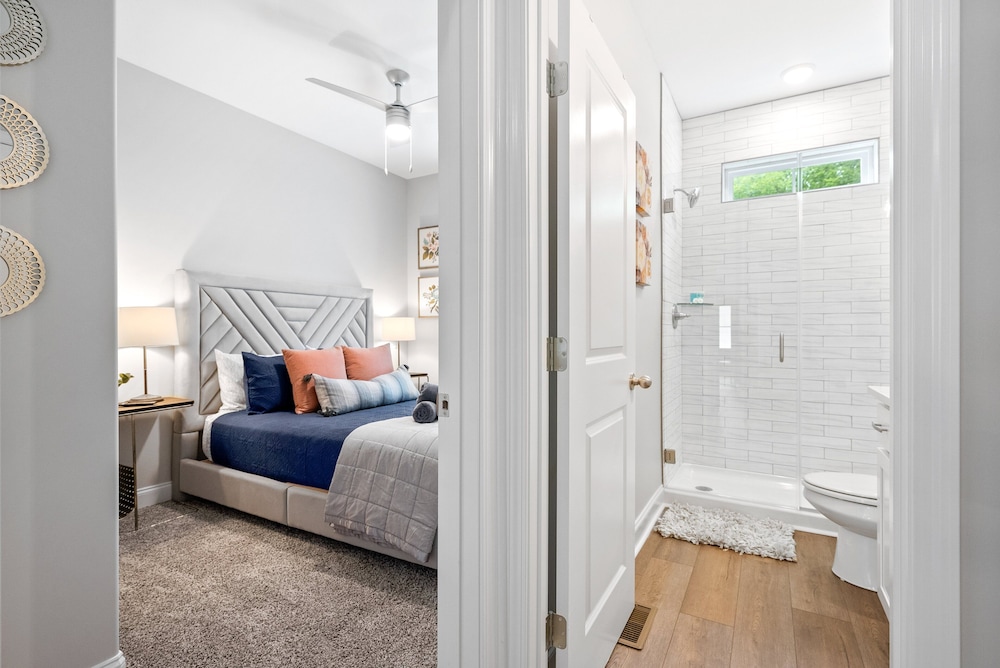 Adam's Downtown Retreat w/ Rooftop Access