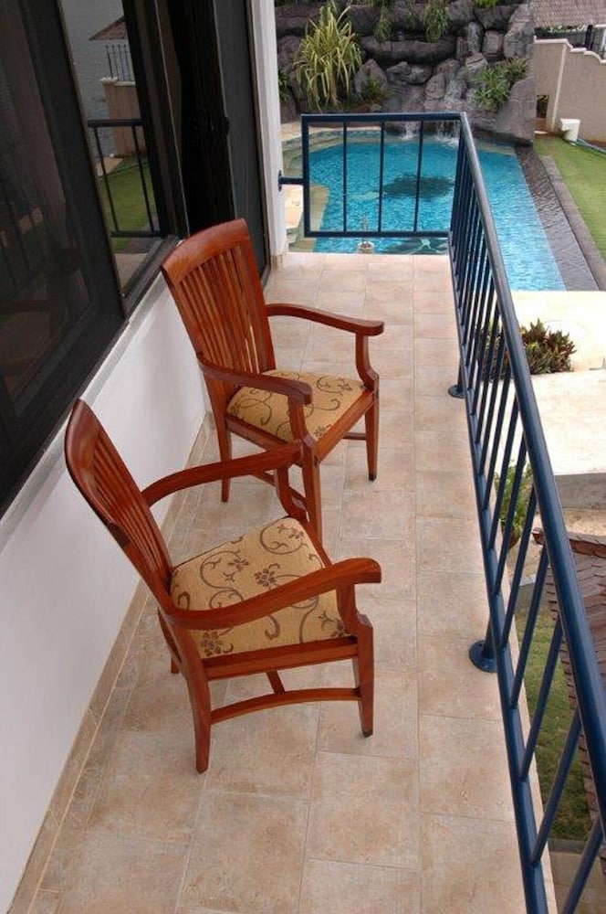 Manta Ray Bay Resort