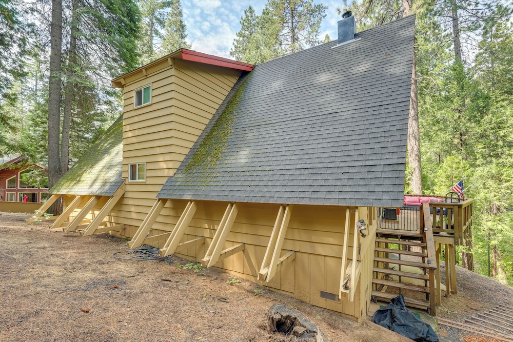 Sleek Blue Lake Springs Retreat w/ Deck & Yard!