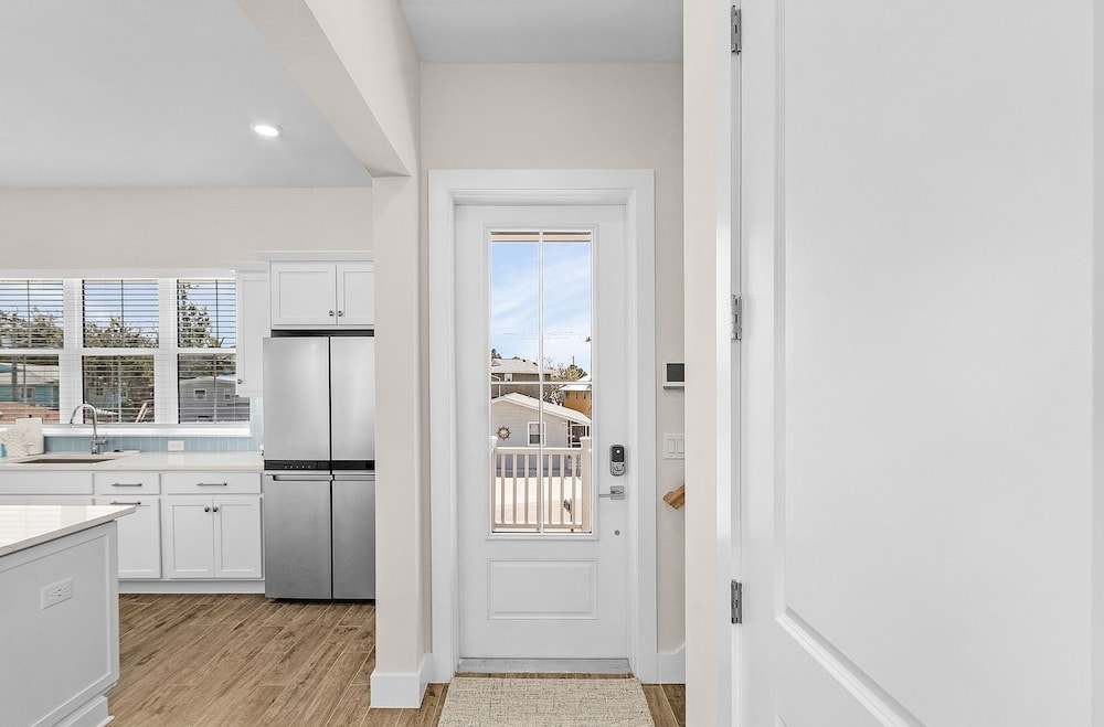 209 Seabreeze Escape: NEW Spacious 5-Bedroom Pool Home 5 Home