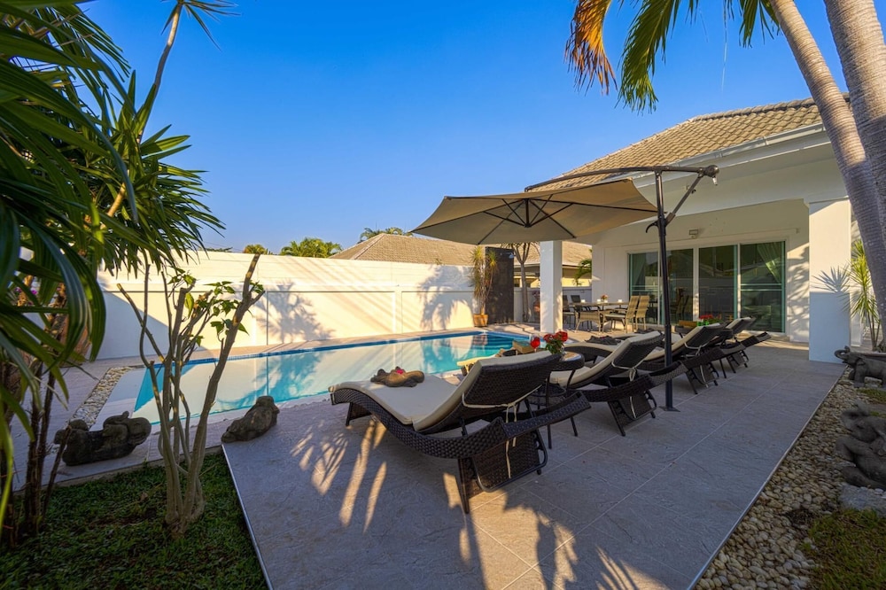 Modern Private 3 Bedroom Pool Villa GA1