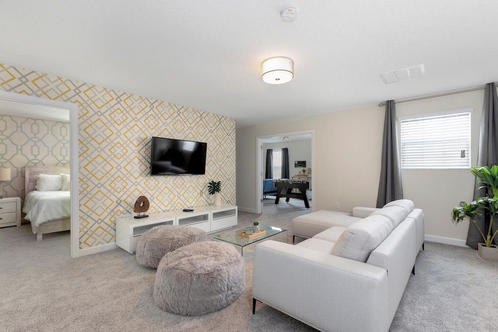 1509 MC - Exquisite 8BR Villa With Pool Games - Image 2