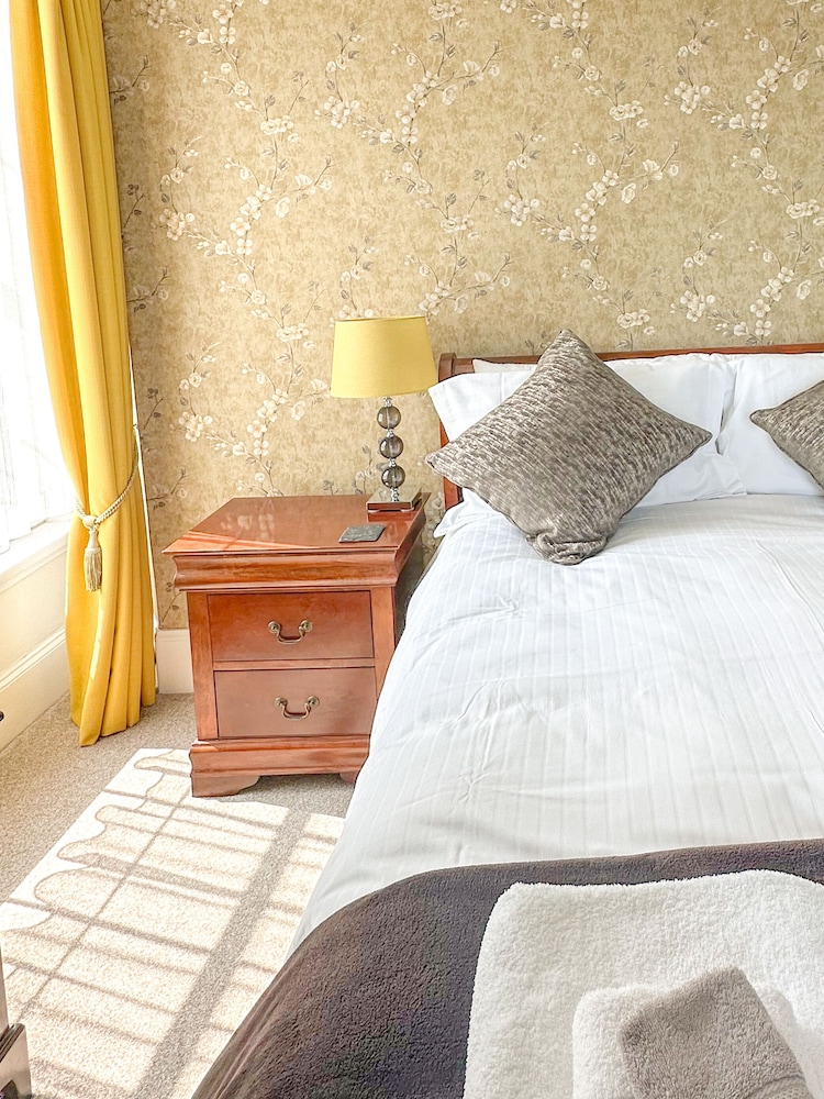 Lynton Vacations - Sinai House - Property Image 6