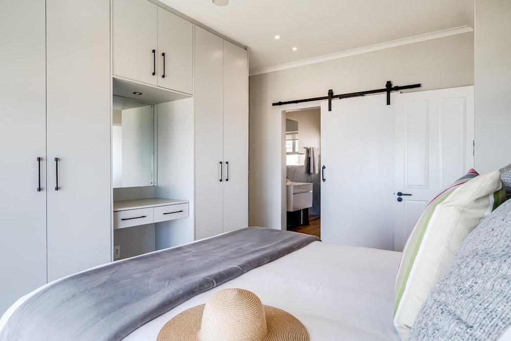 Ocean View 2 bed Apt in Camps Bay Skyline Heights