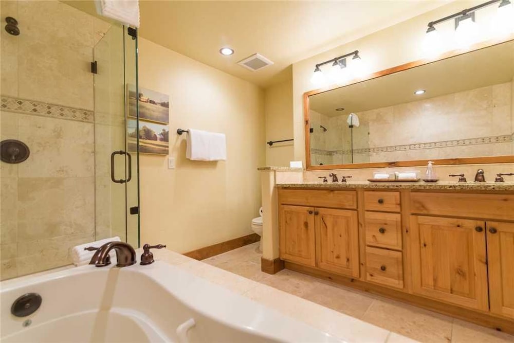 5101 Emerald Lodge, Trappeur's Crossing Apartment 3
