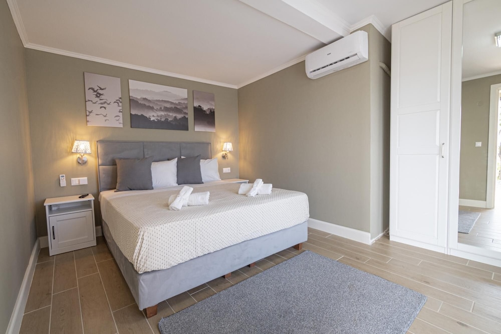 Villa Anna by Travel Pro Services view 4