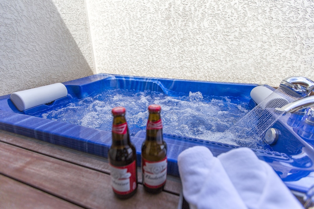 Leeum Island Spa & Pool Villa
