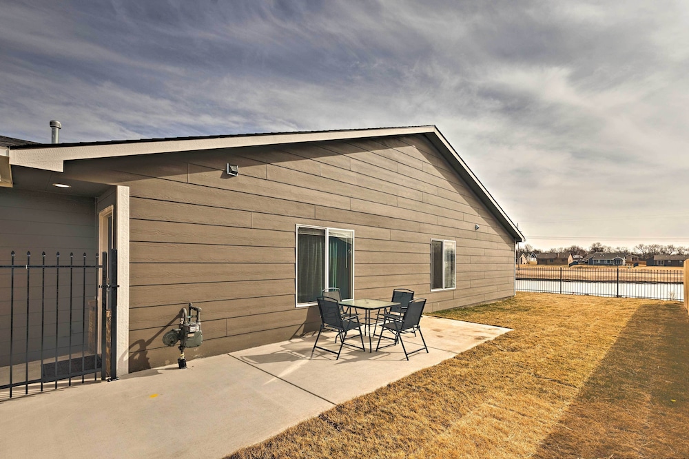 'park City on the Water' Townhome w/ Hot Tub!